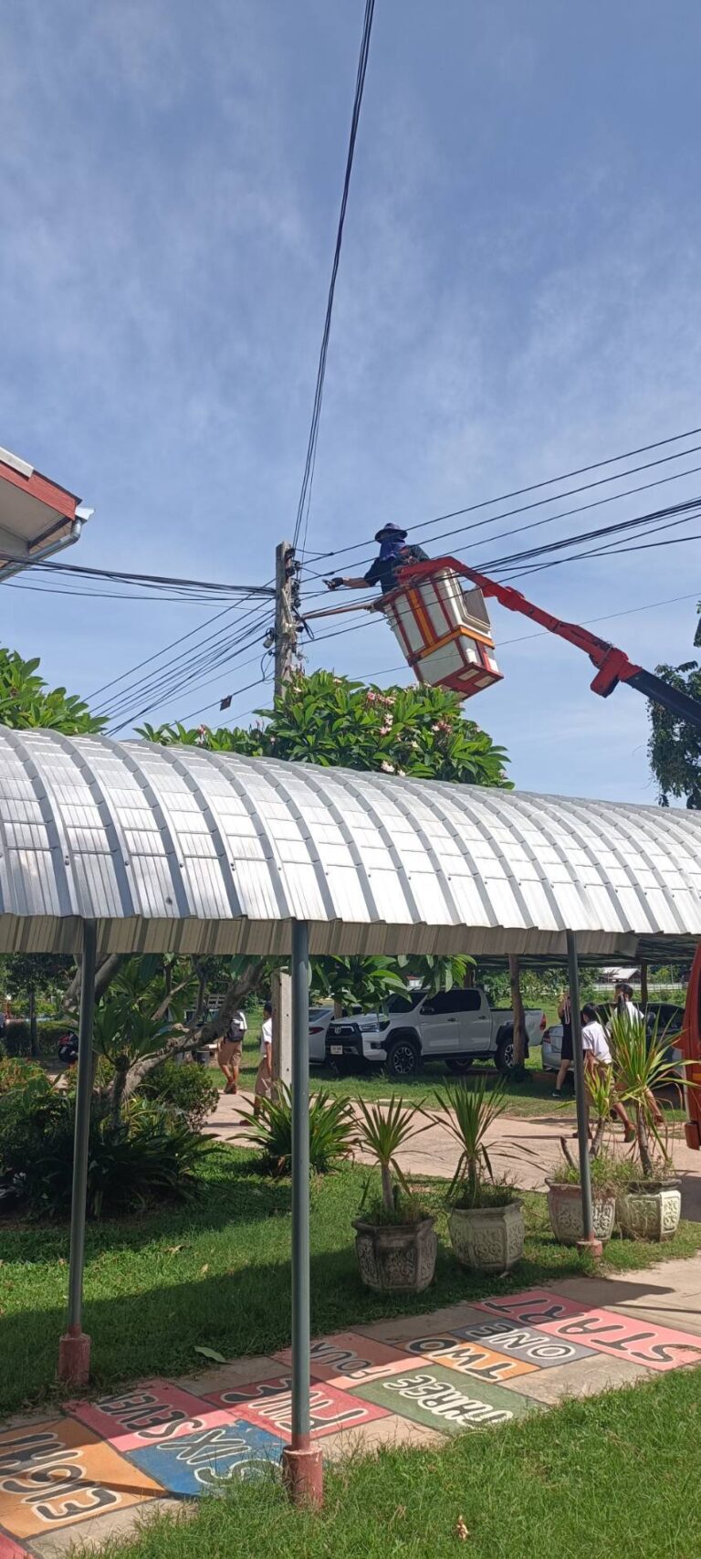 วันที่  8   มิถุนายน   2569   งานไฟฟ้าตัดไม้โรงเรียนหนองกุงวิทยาคม