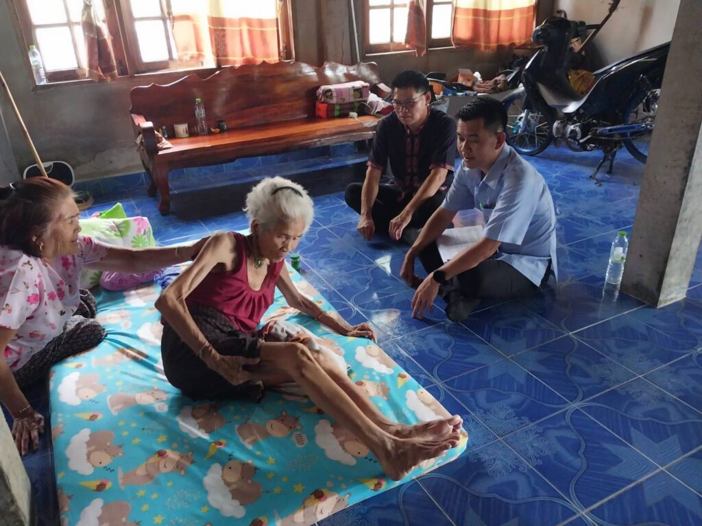 ปลัดเทศบาลตำบลไผ่  คุณหมอ  รพ.สต.บ้านหนองโพน   ลงพื้นที่ประเมิน  ADL  การใช้ผ้าอ้อมผู้ใหญ่ให้กับผู้ที่มีภาวะพึ่งพิงเทศบาลตำบลไผ่  เมื่อวันที่  9   มิถุนายน  2569  ณ  เขตพื้นที่บ้านโคกกว้าง