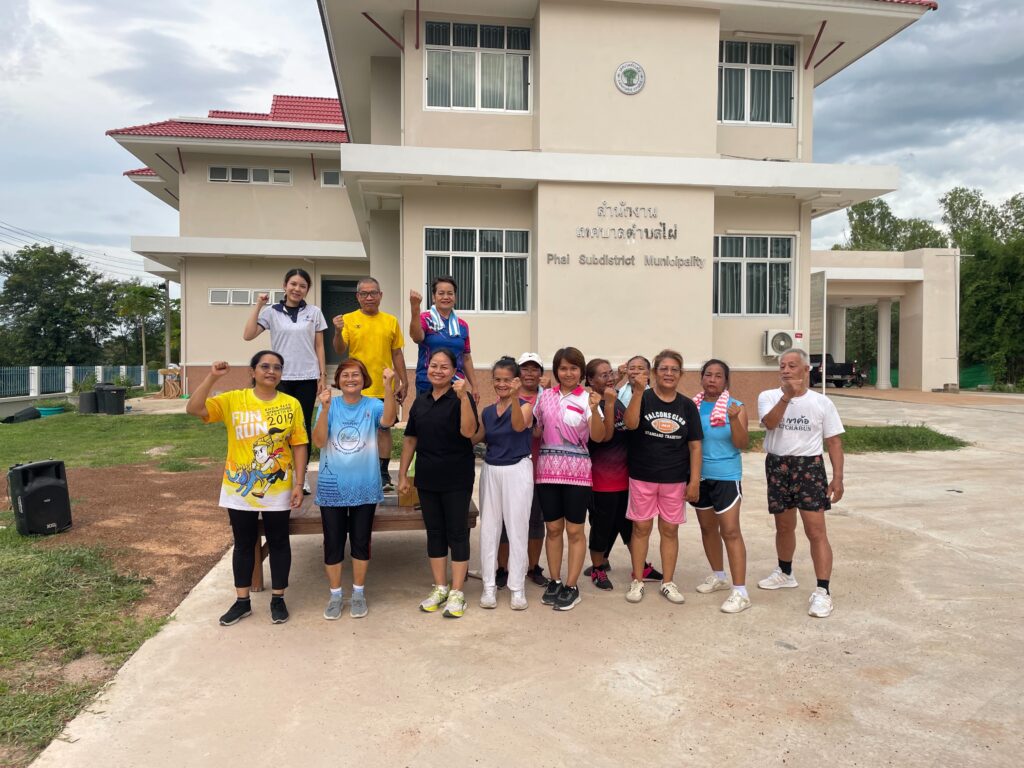 เทศบาลตำบลไผ่ร่วมกับชมรม  อสม.  ตำบลไผ่  จัดกิจกรรมเต้นแอโรบิคในการส่งเสริมการออกกำลังกายและสร้างความสามัคคีในชุมชน  เมื่อวันที่  18  มิถุนายน  2569  ณ  ลานสำนักงานเทศบาลตำบลไผ่  (ภาคค่ำ)