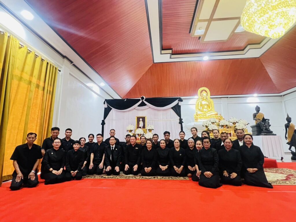 นายกเทศมนตรีตำบลไผ่  บุคลากรเทศบาลตำบลไผ่  ร่วมพิธีบำเพ็ญกุศลสวดพระอภิธรรมอุทิศถวายพระราชกุศลแด่สมเด็จพระเจ้าลูกเธอ เจ้าฟ้าพัชรกิติยาภา นเรนทิราเทพยวดี กรมหลวงราชสาริณีสิริพัชร มหาวัชรราชธิดา เมื่อวันที่  26  มิถุนายน  2569  ณ วิหารคต วัดประชานิยม พระอารามหลวง จัดโดยจังหวัดกาฬสินธุ์