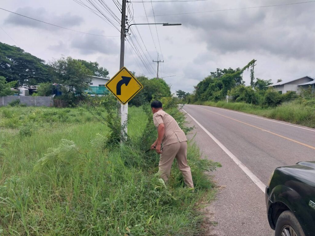 ปลัดเทศบาลตำบลไผ่  พนักงานขับรถยนต์  ปรับภูมิทัศน์ในเขตพื้นที่ให้สะอาดตา  น่าอยู่  น่ามอง  เมื่อวันที่  29  มิถุนายน  2569 ณ  เขตพื้นที่บ้านหนองไผ่  ดอนสวรรค์
