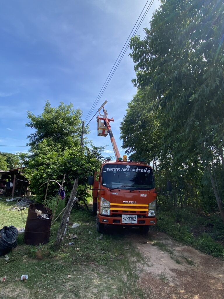 วันที่   15  มิถุนายน  2569   กองช่าง   งานไฟฟ้า    ซ่อมไฟสองสว่างบ้านดอนสวรรค์  2  จุด    และบ้านคำเม็ก  1  จุด 
