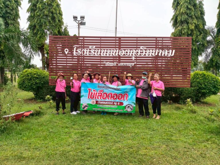 วันที่  4  กรกฎาคม  2569  เวลา  09.00  น.   ผู้นำชุมชนบ้านดอนสวรรค์ร่วมกับ  อสม.  บ้านดอนสวรรค์   ได้ร่วมกันออกตรวจลูกน้ำยุงลายกำจัดลูกน้ำยุงลายในชุมชนและโรงเรียนหนองกุงวิทยาคมตามโครงการป้องกันโรคไข้เลือดออกบ้านดอนสวรรค์   ปีงบประมาณ  2569  กองทุนหลักประกันสุขภาพเทศบาลตำบลไผ่