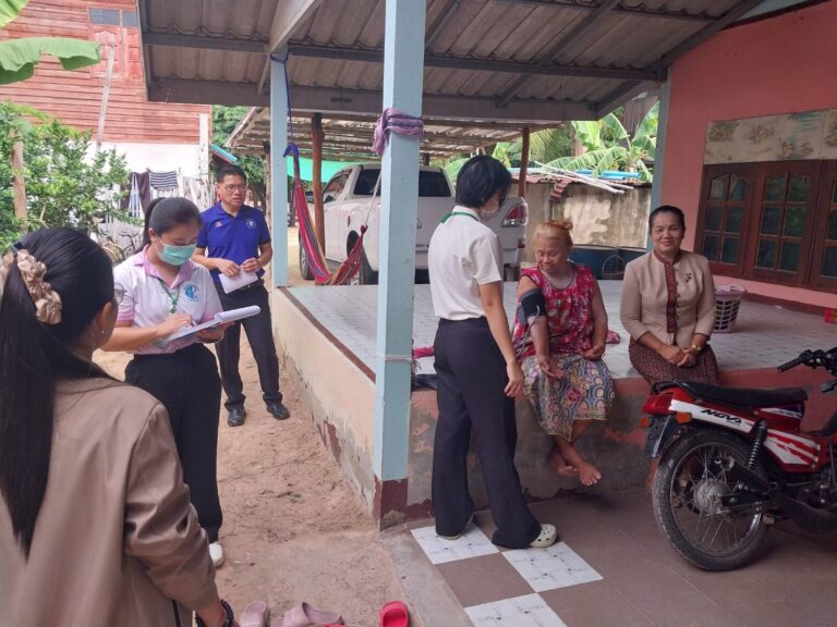 เทศบาลตำบลไผ่  งานสาธารณสุขและสิ่งแวดล้อม  ร่วมกับงานกายภาพบำบัด  รพ.กส.  ลงพื้นที่ประเมินผู้ขอรับกายอุปกรณ์ช่วยในการดำรงชีพ   ประเมินการขอรับเป็นผู้พิการ   และติดตามเคสผู้ป่วยที่เข้ารับการรักษาที่   รพ.กส.  ประจำเดือนกรกฎาคม  2569  เมื่อวันที่  21  กรกฎาคม  2569  ณ หมู่บ้านเขตพื้นที่เทศบาลตำบลไผ่