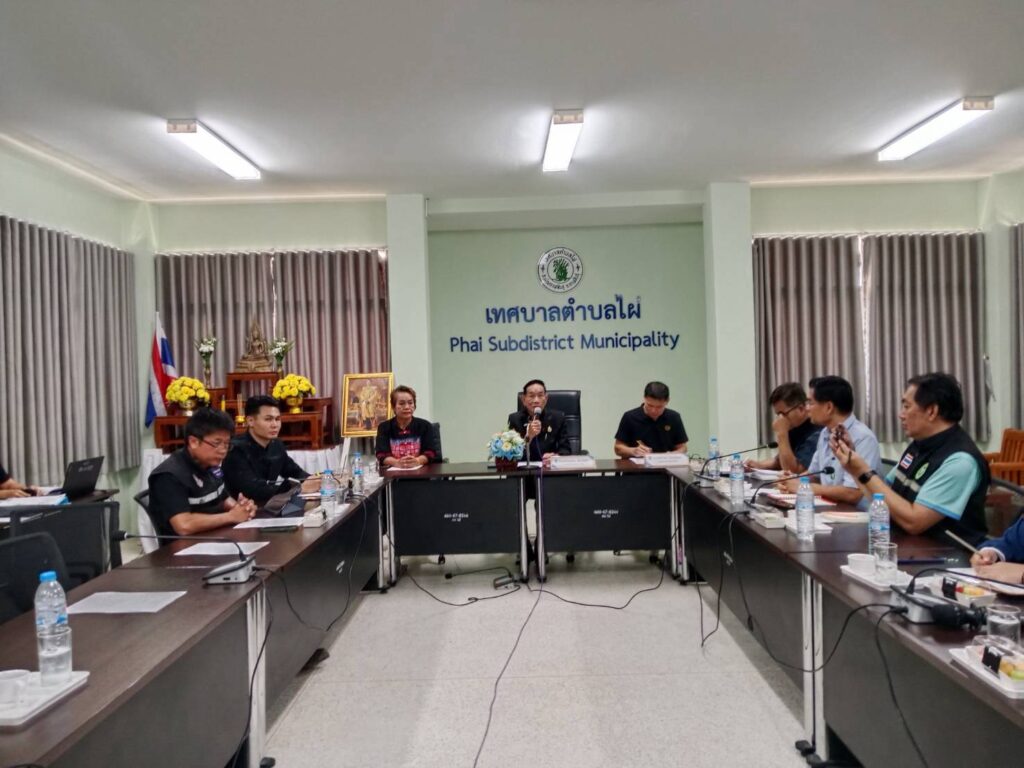 เทศบาลตำบลไผ่ประชุมส่วนราชการที่เกี่ยวข้องในการติดตามความคืบหน้าการแก้ไขเรื่องร้องเรียนปัญหาเรื่องกลิ่นจากบริษัทศรีตรัง ฯ    เมื่อวันที่  14  สิงหาคม  2569  ณ  ห้องประชุมเทศบาลตำบลไผ่