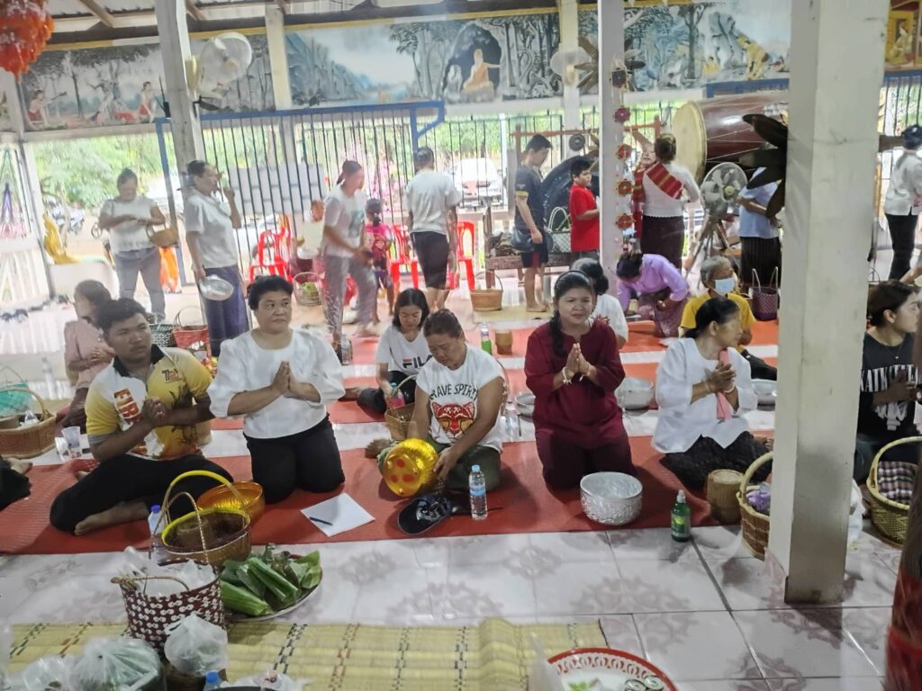 วันที่  26  กันยบายน  2569  เวลา  07.00  น.  พี่น้องชาวบ้านโนนสะอาดร่วมใจทำบุญตักบาตรเนื่องเป็นบุญข้าวสากและเป็นวันพระ   ผู้นำหมู่บ้านทุกคนร่วมทำบุญ  ณ  ศาลาการเปรียญวัดบ้านโนนสะอาด