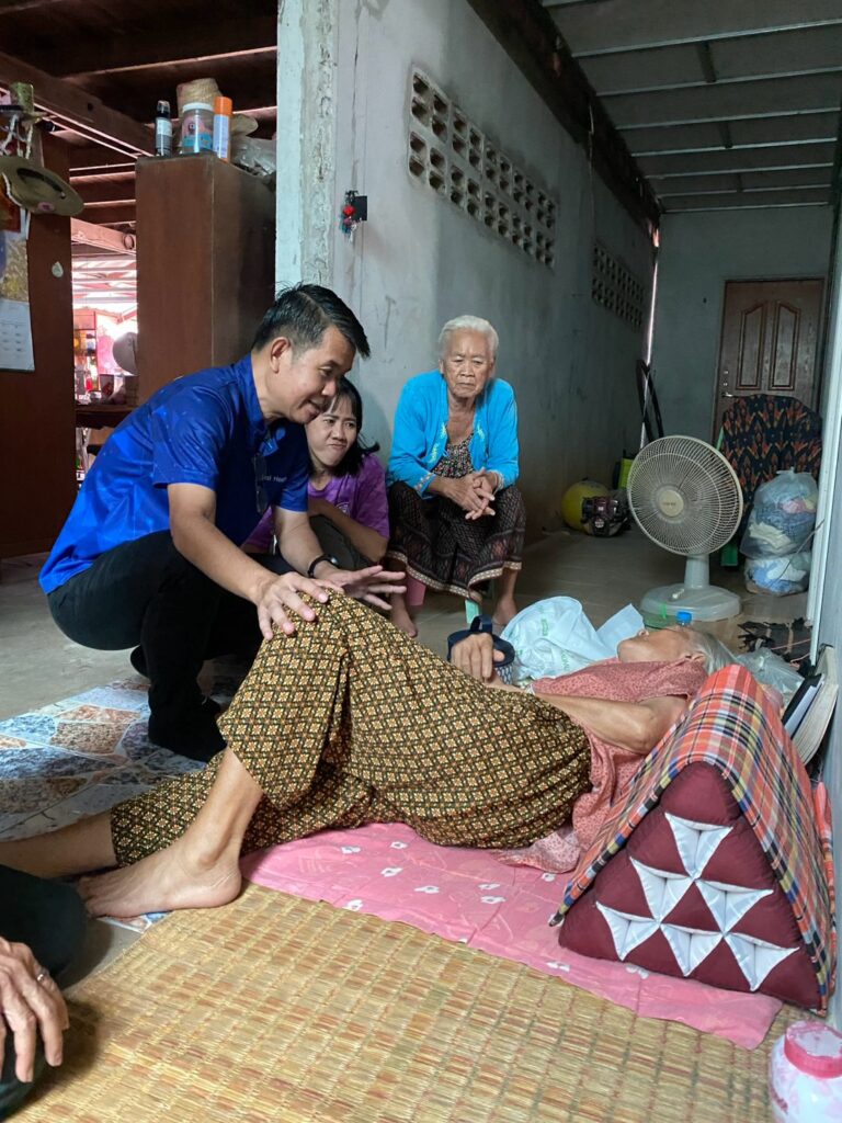 วันที่  4  กันยายน  2569    คุณหมอ  CM  ในระบบให้บริการดูแลระบบ  LTC  เทศบาลตำบลไผ่  ประเมินการผ้าอ้อมผู้ใหญ่เคสยายจันทร์เพ็ญ   พันธ์ุสะอาด   บ้านโนนทอง  ซึ่งได้ล้มในห้องน้ำ   ขาซ้ายบวม   ปวดขา