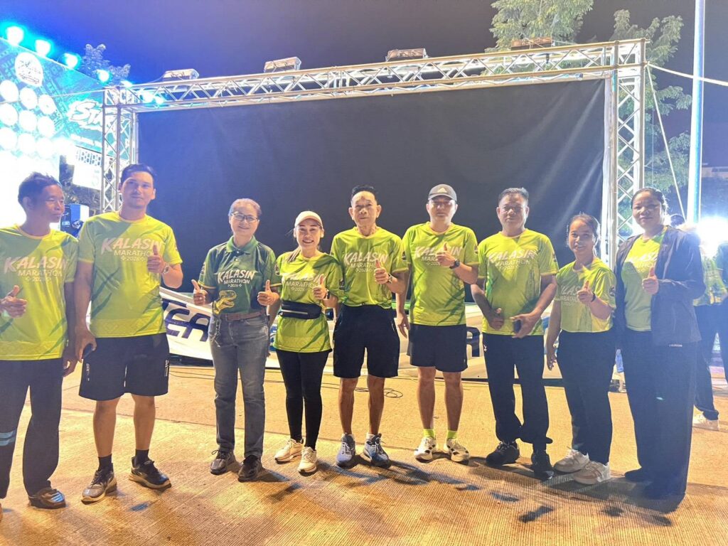 นายกเทศมนตรีตำบลไผ่และบุคลากรในสังกัดร่วมพิธีเปิดงานการจัดการแข่งขันวิ่ง  KALASIN  MARATHON  2026  เมืองไดโนเสาร์  ถิ่นผ้าแพรวา  เมื่อวันที่  4  ตุลาคม  2569  ณ  บริเวณหน้าที่ว่าการอำเภอเมืองกาฬสินธุ์  และร่วมวิ่ง ฯ จัดโดยส่วนราชการ  หน่วยงาน  ภาครัฐ  ภาคเอกชน